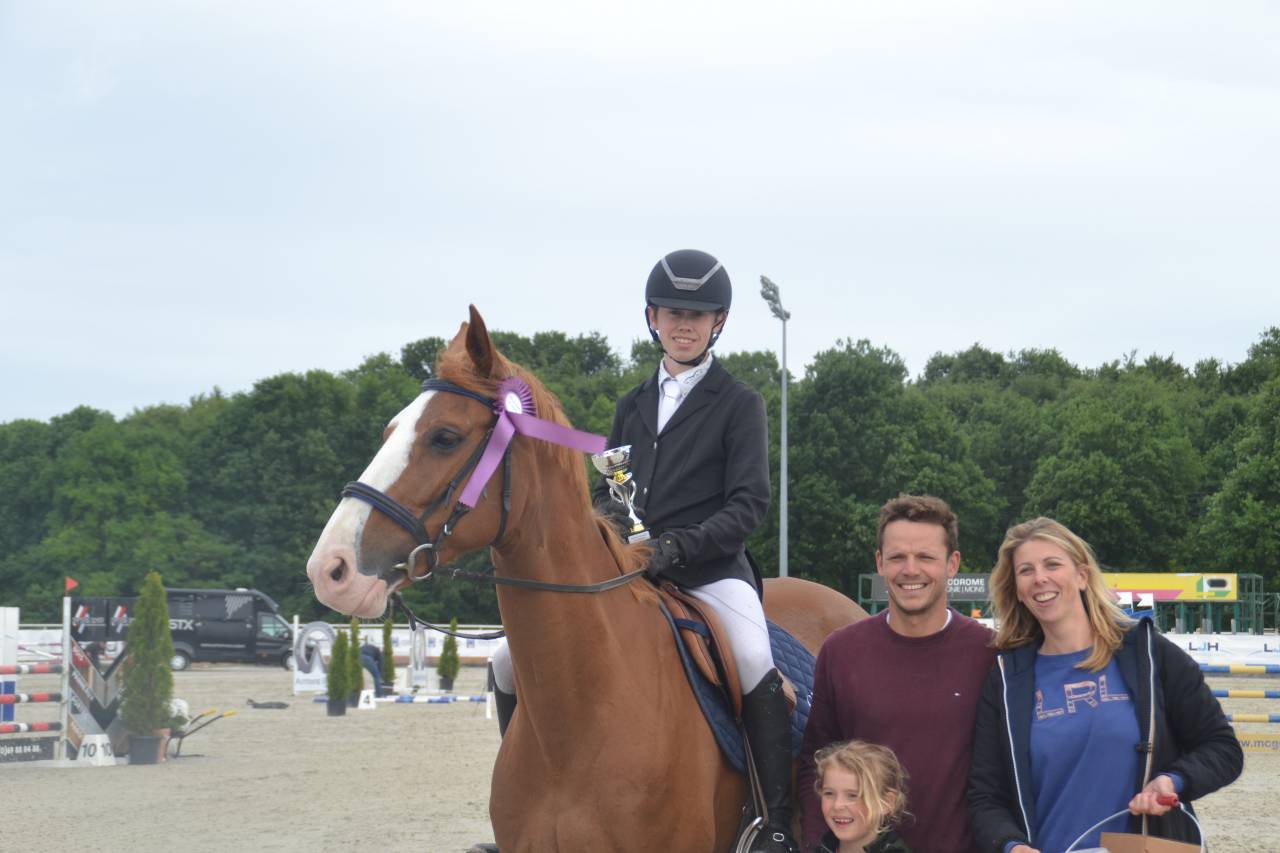 Jument 12 ans, gagante 110cm, pr&ecirc;te pour les 120 cm