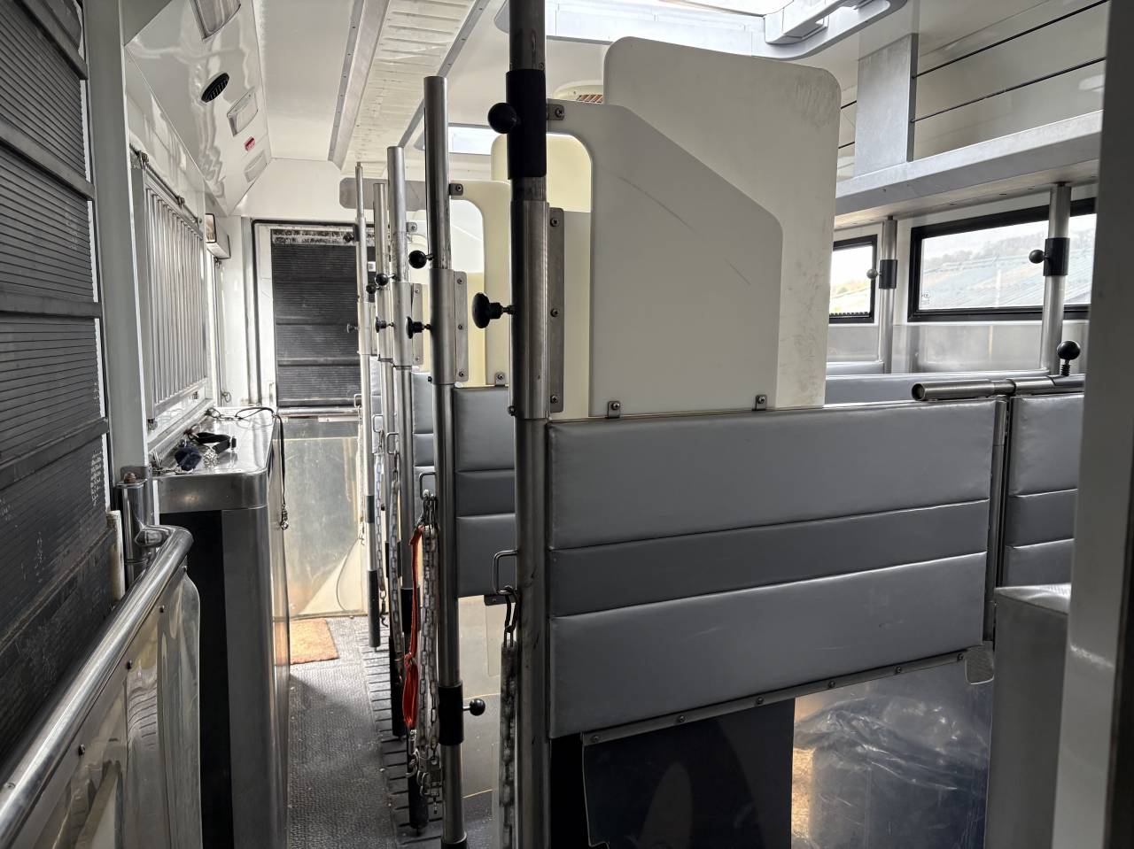 A vendre Renault  MAGNUM STX avec grand pop out 