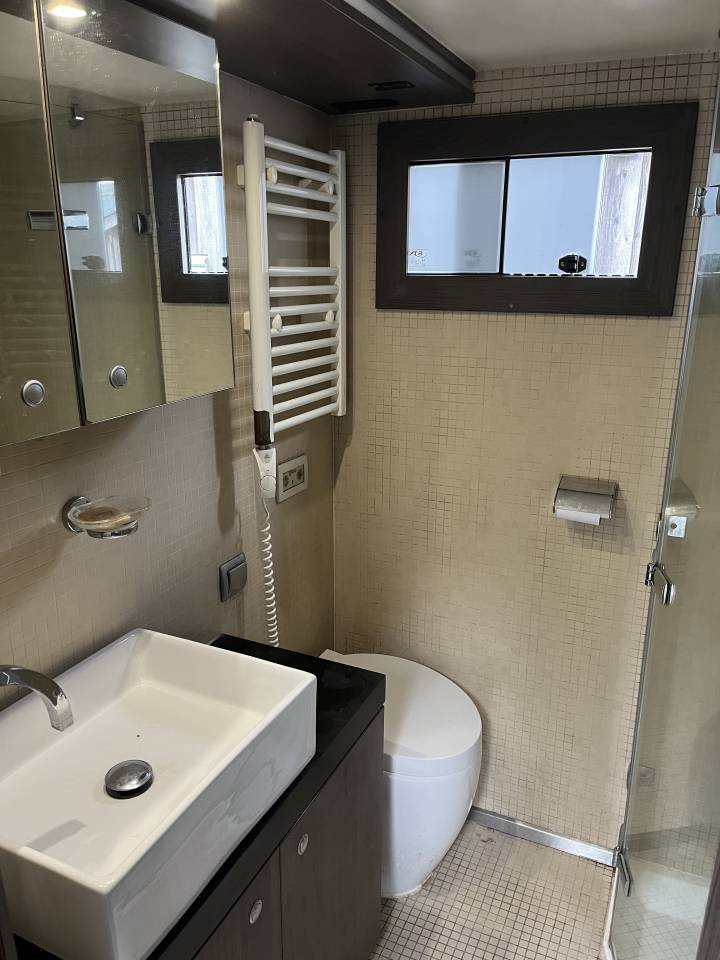 A vendre Renault  MAGNUM STX avec grand pop out 