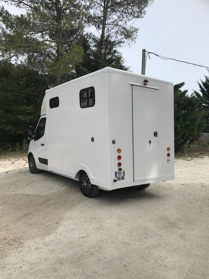 Camion chevaux renault master 10/2019 96 500 kms