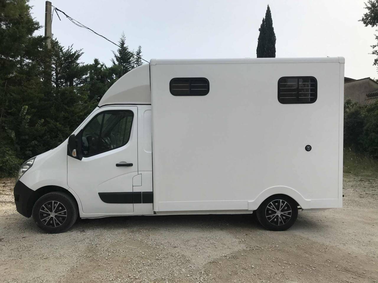 Camion chevaux renault master 10/2019 96 500 kms