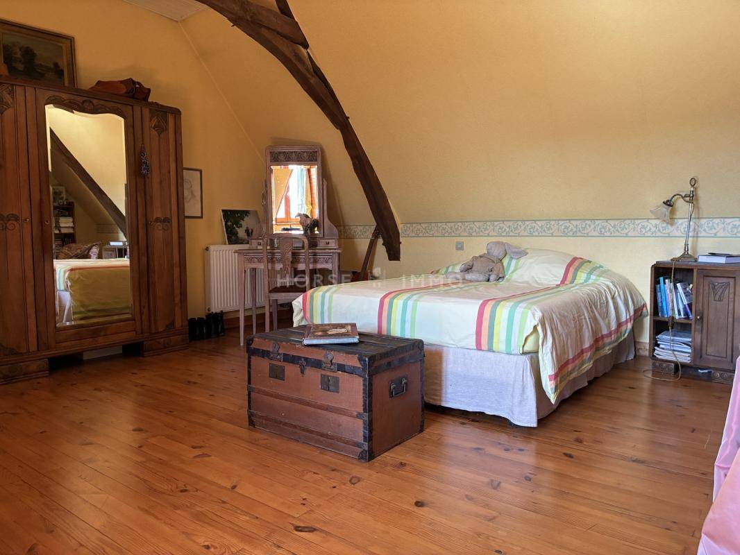 Propri&eacute;t&eacute; &eacute;questre cl&eacute; en main avec man&egrave;ge et carri&egrave;re -