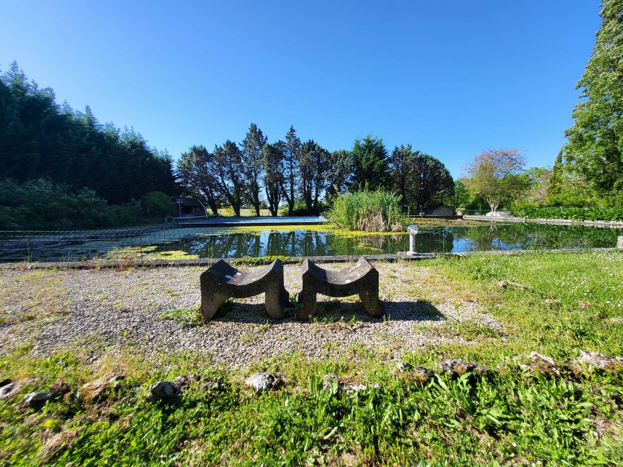 Propri&eacute;t&eacute; &agrave; 7 minutes de Saintes, dont terrain 11952 m&sup2;