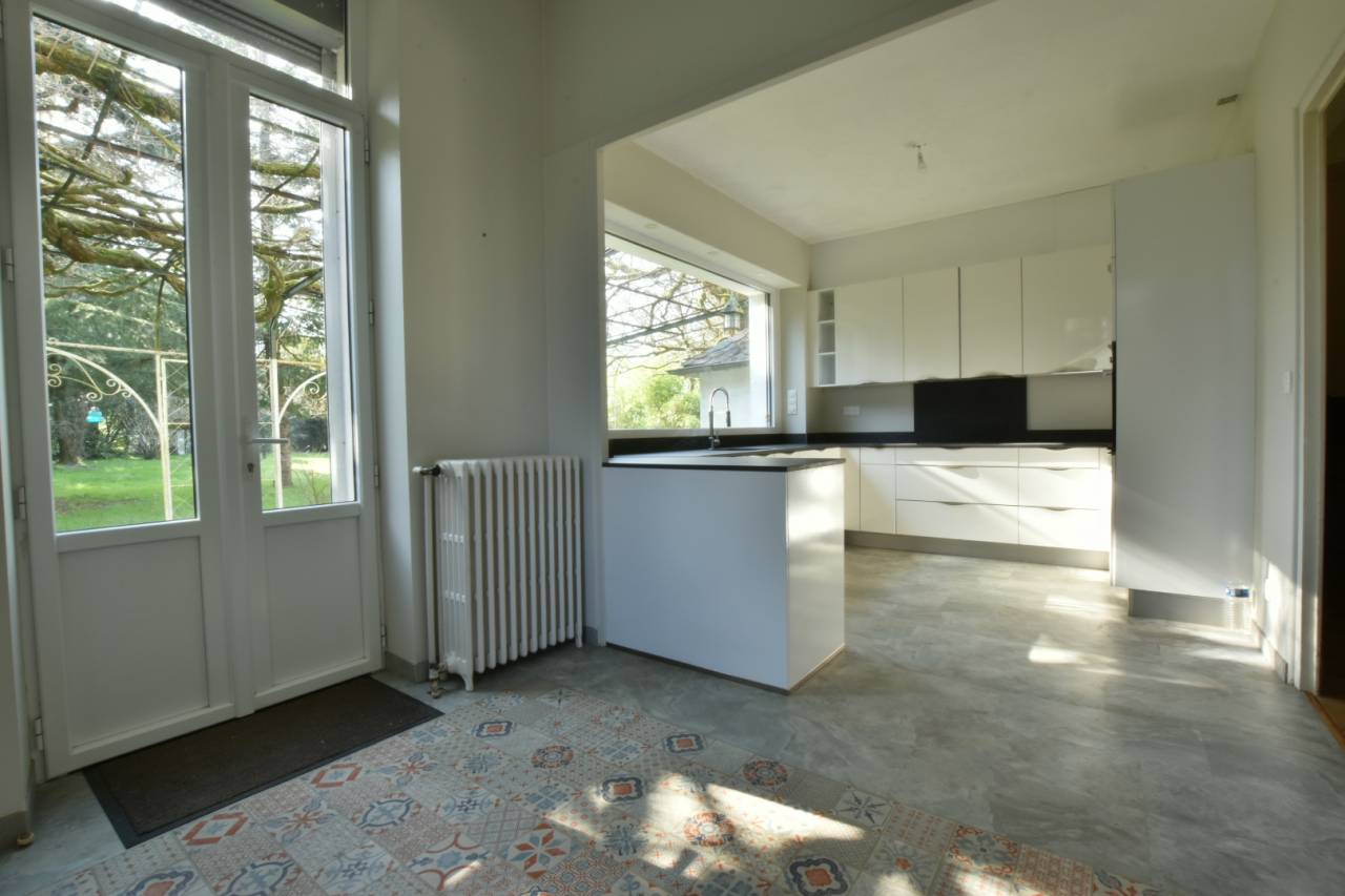 Propri&eacute;t&eacute; &agrave; 7 minutes de Saintes, dont terrain 11952 m&sup2;