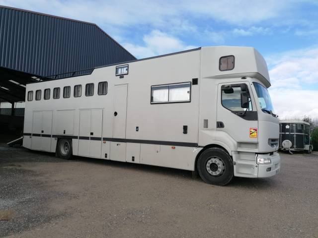 Camion chevaux 7 places + homecar