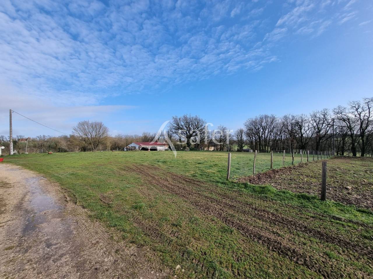 Vente foncier avec b&acirc;ti ou Cession de parts sociales d'exploita