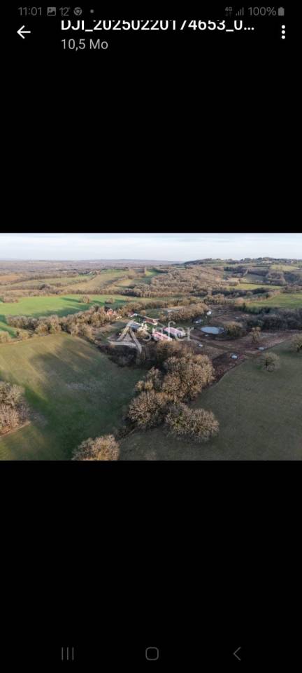 Vente foncier avec b&acirc;ti ou Cession de parts sociales d'exploita