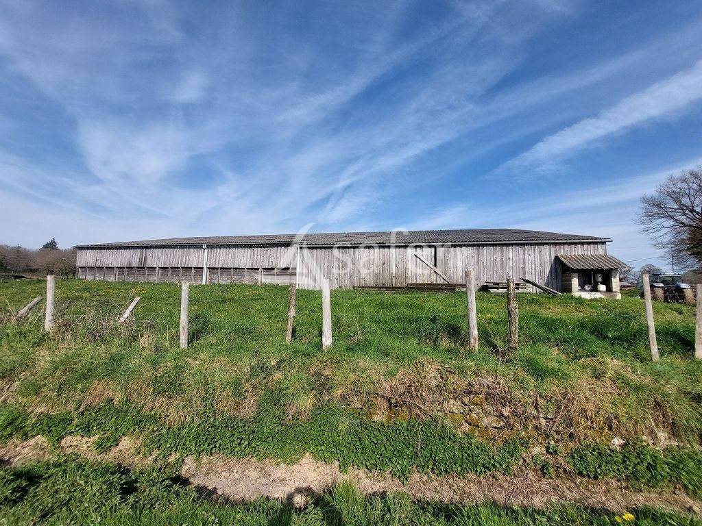 Propri&eacute;t&eacute; d'environ 47h40 avec sa stabulation