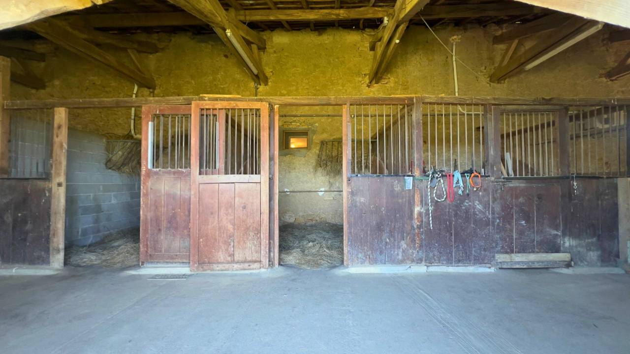 Propri&eacute;t&eacute; d&rsquo;exception de 22 hectares (31)