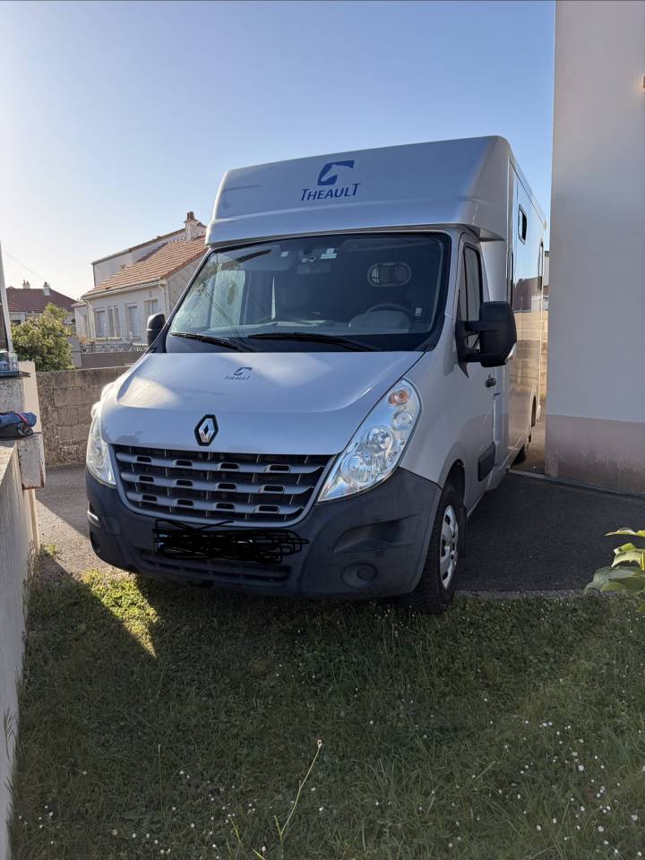 Camion VL 2 chevaux Renault Thehault 2.3 DCI 150 CV
