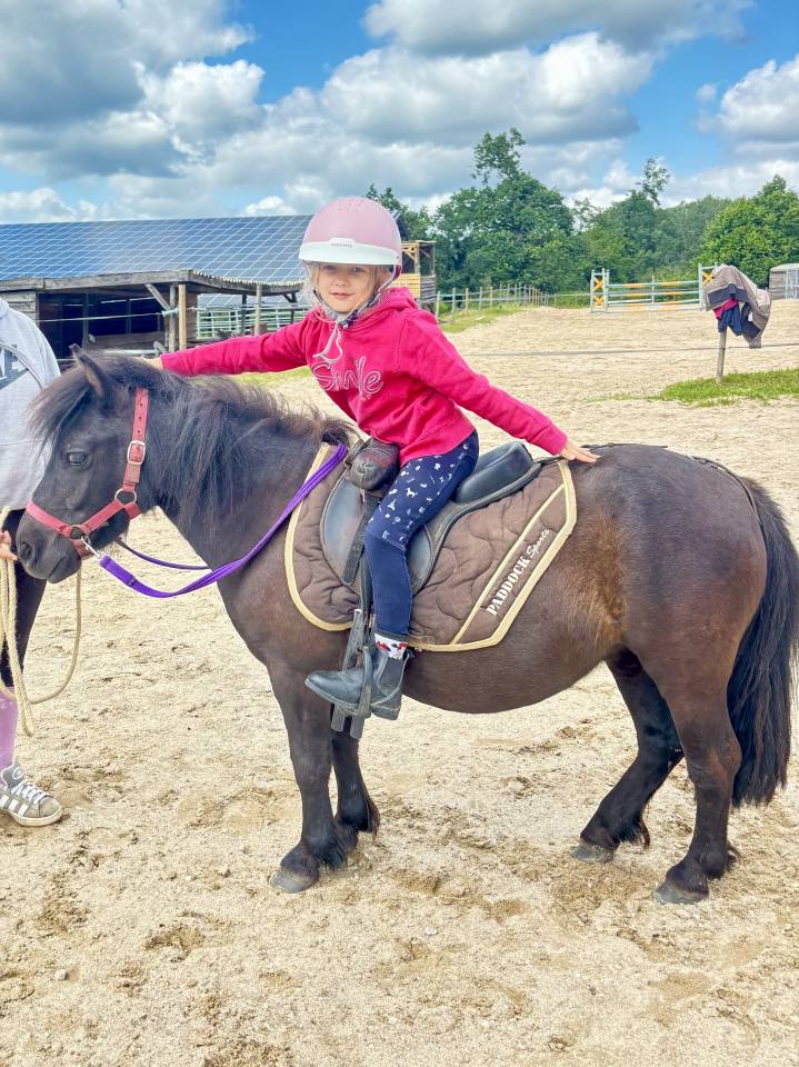 Ponette 1m00 &ndash; id&eacute;ale enfant &ndash; mont&eacute;e et saute