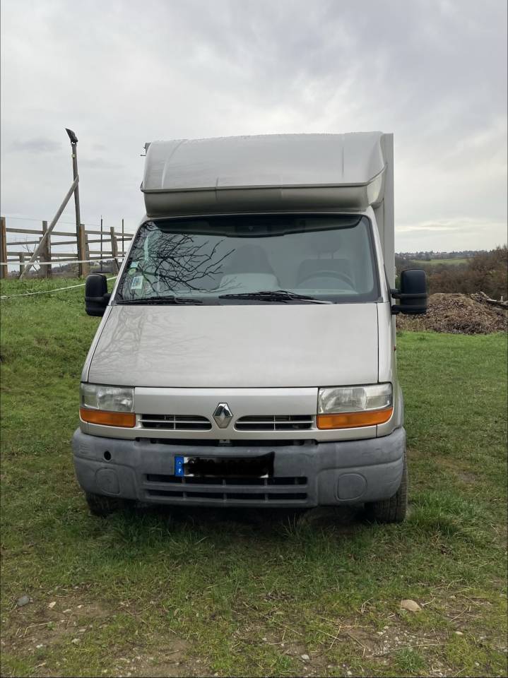 Renault Master deux chevaux t&ecirc;te arri&egrave;re 