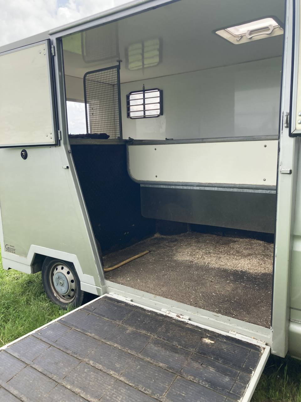 Renault Master deux chevaux t&ecirc;te arri&egrave;re 