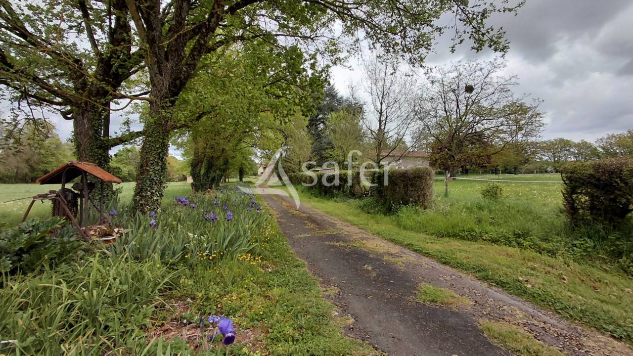 Propri&eacute;t&eacute; &eacute;questre sur environ 5 ha.
