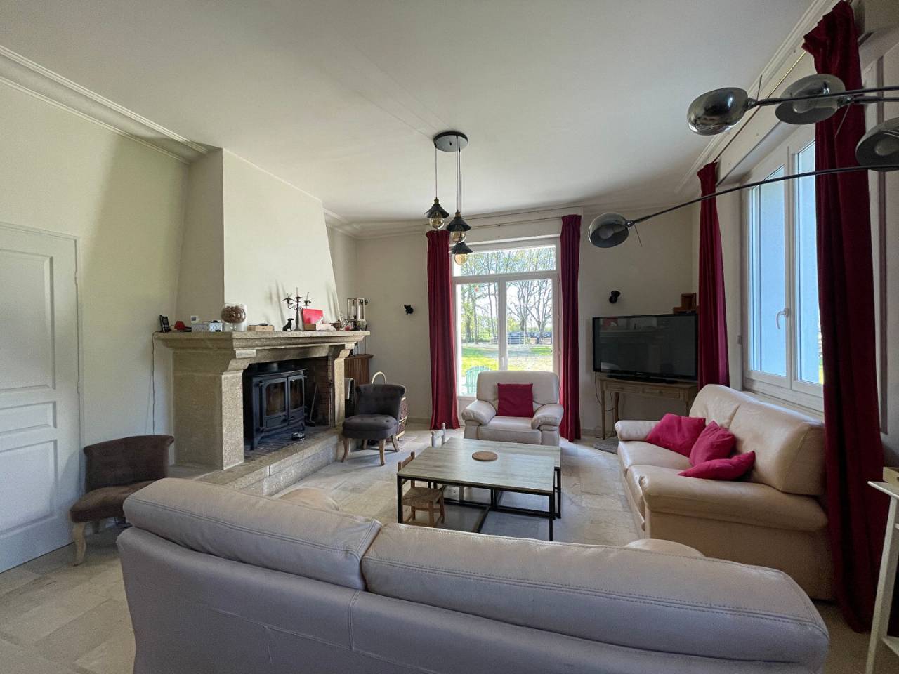 Propri&eacute;t&eacute; &eacute;questre 4,5 hectares,  Saffr&eacute; 10 pi&egrave;ce(s) 240 m2