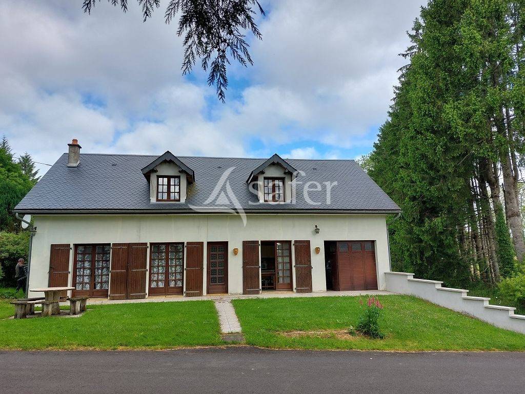 Ensemble b&acirc;ti avec environ 21,19 ha de foncier