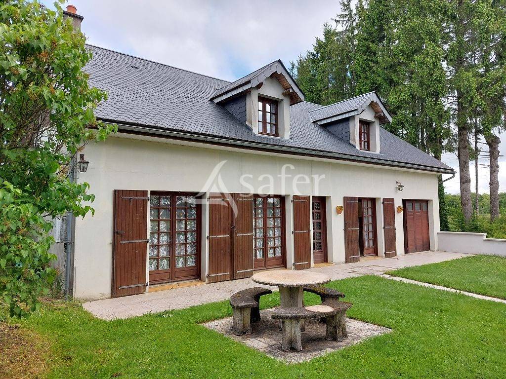 Ensemble b&acirc;ti avec environ 21,19 ha de foncier