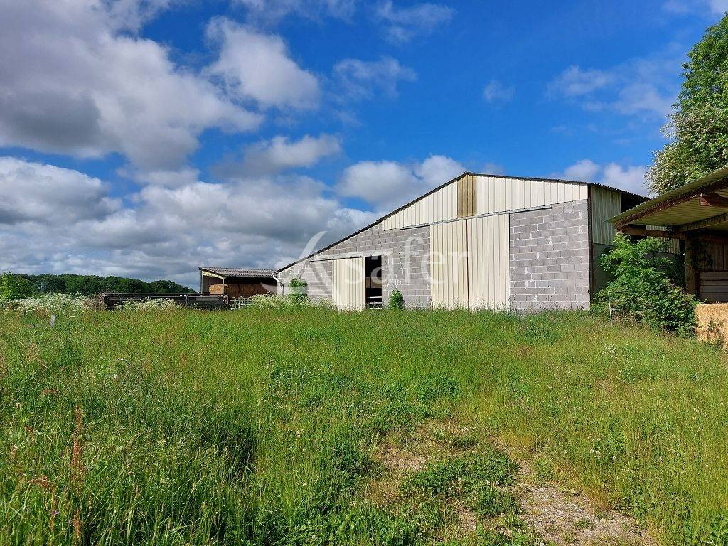 Ensemble b&acirc;ti avec environ 21,19 ha de foncier