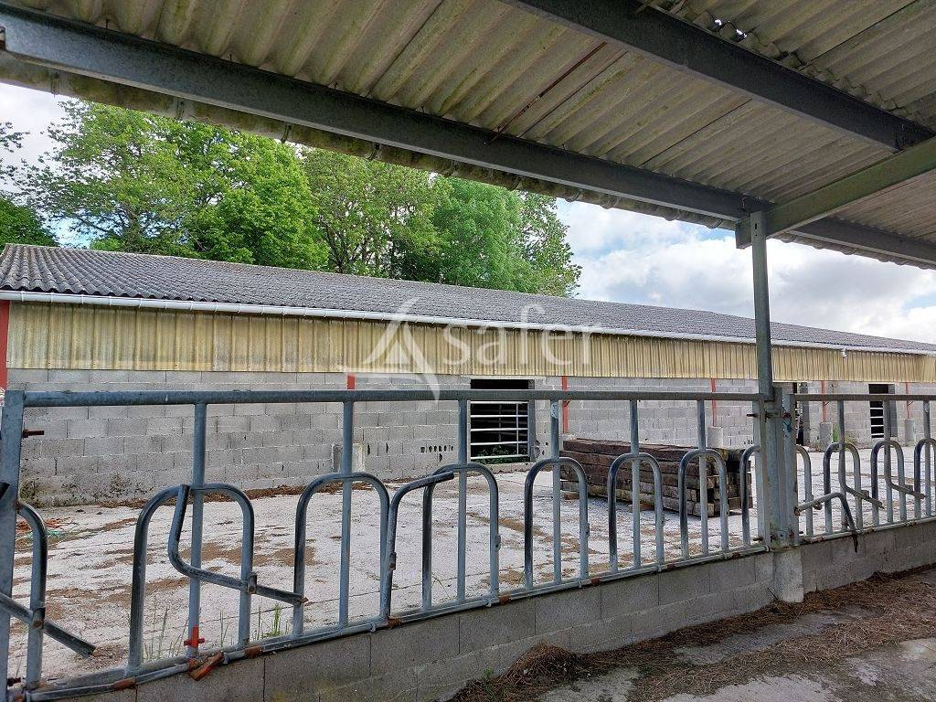 Ensemble b&acirc;ti avec environ 21,19 ha de foncier