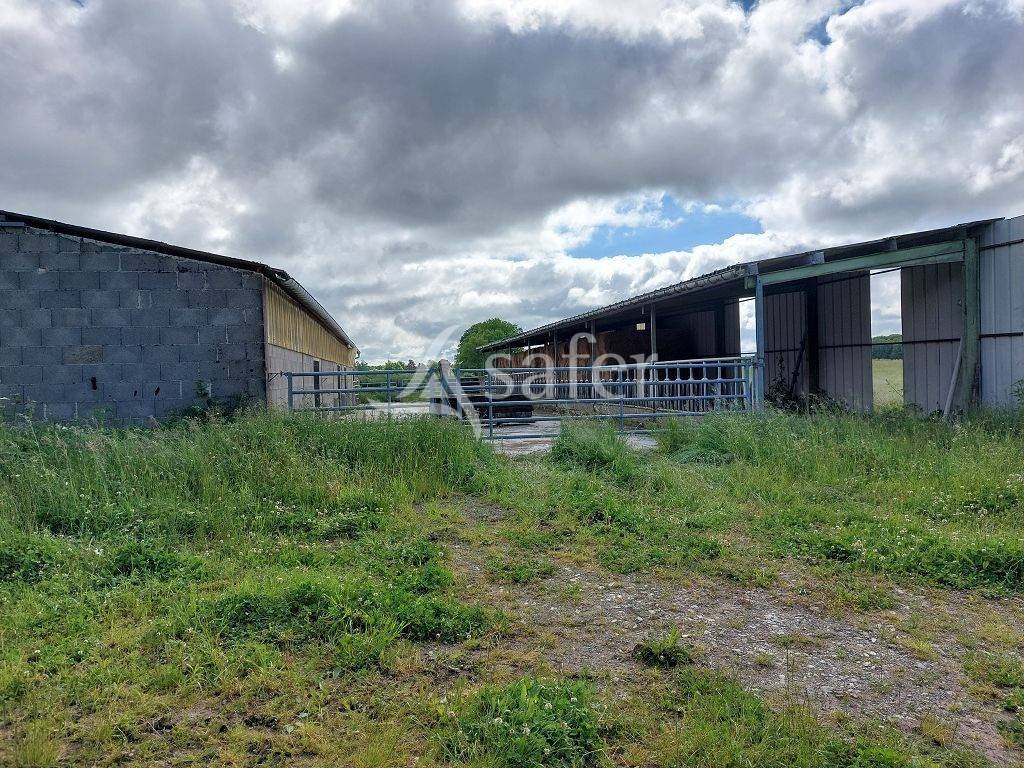 Ensemble b&acirc;ti avec environ 21,19 ha de foncier