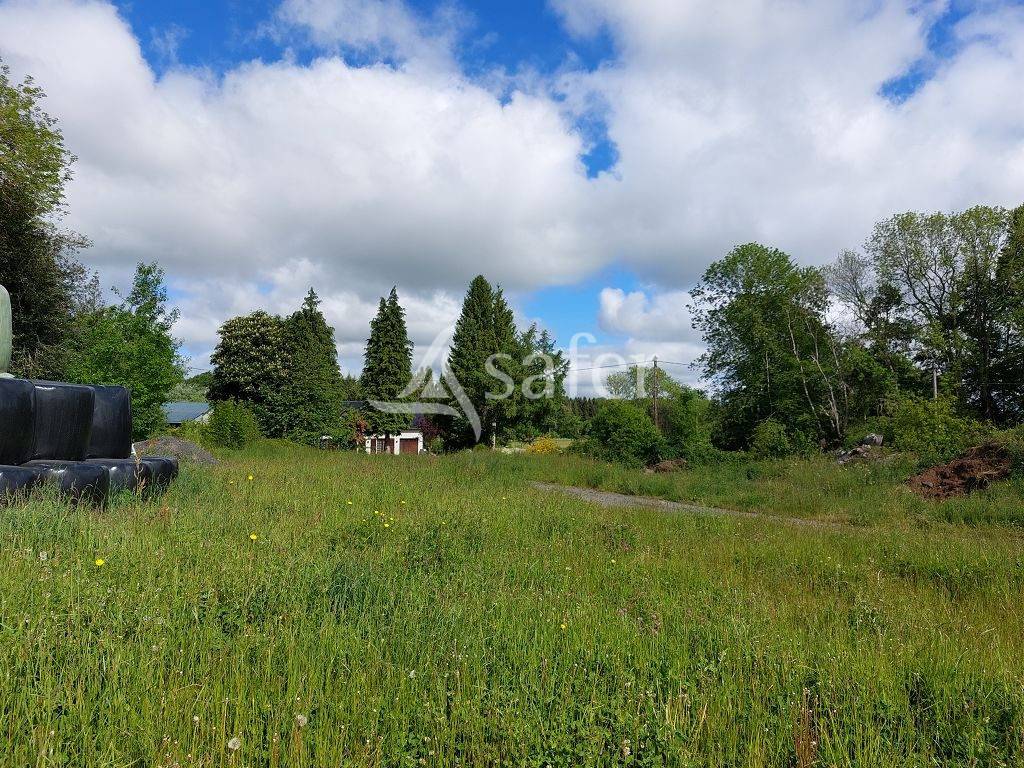 Ensemble b&acirc;ti avec environ 21,19 ha de foncier
