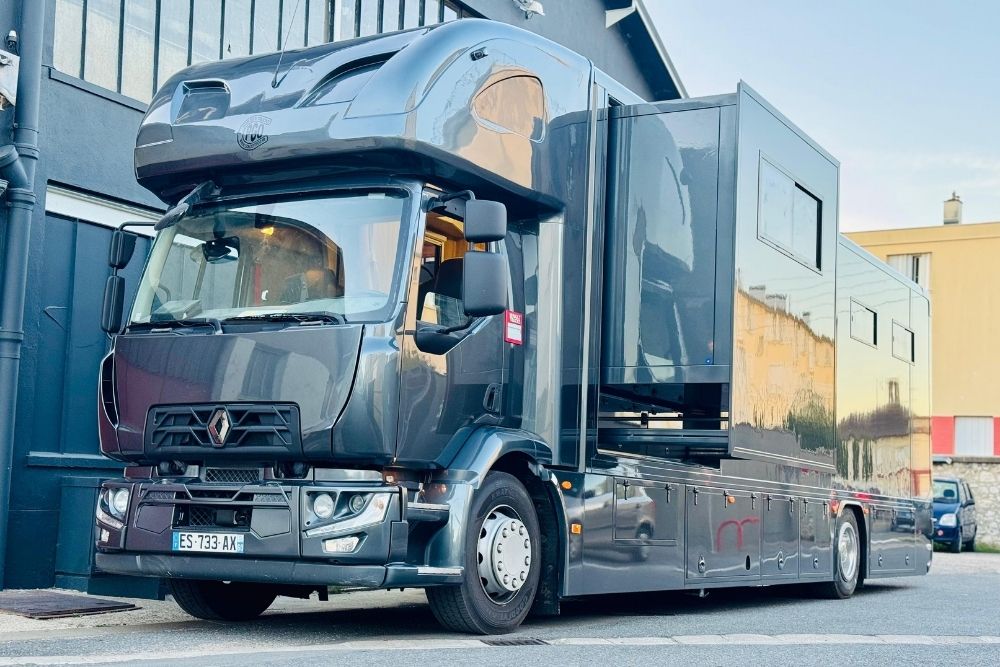 Camion chevaux poids lourd CONCEPTPGO avec Popout.