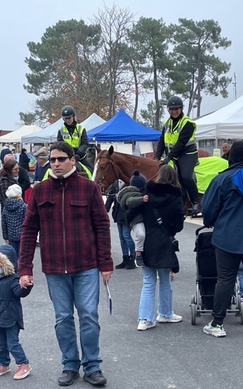 Garde équestre - Sur un marché